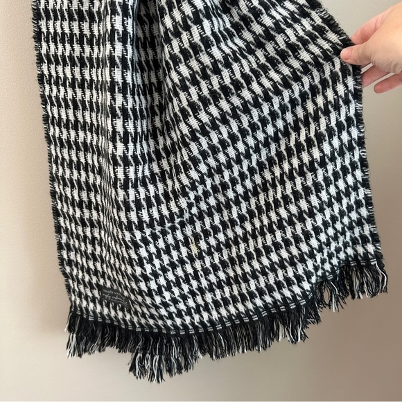 Simply Southern Reversible Scarf Black White Houndstooth Leopard Fringe Wrap - Picture 4 of 4